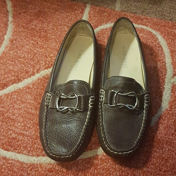 Black patent womens loafers. Brown Nine west liafe - Picture 9 of 11